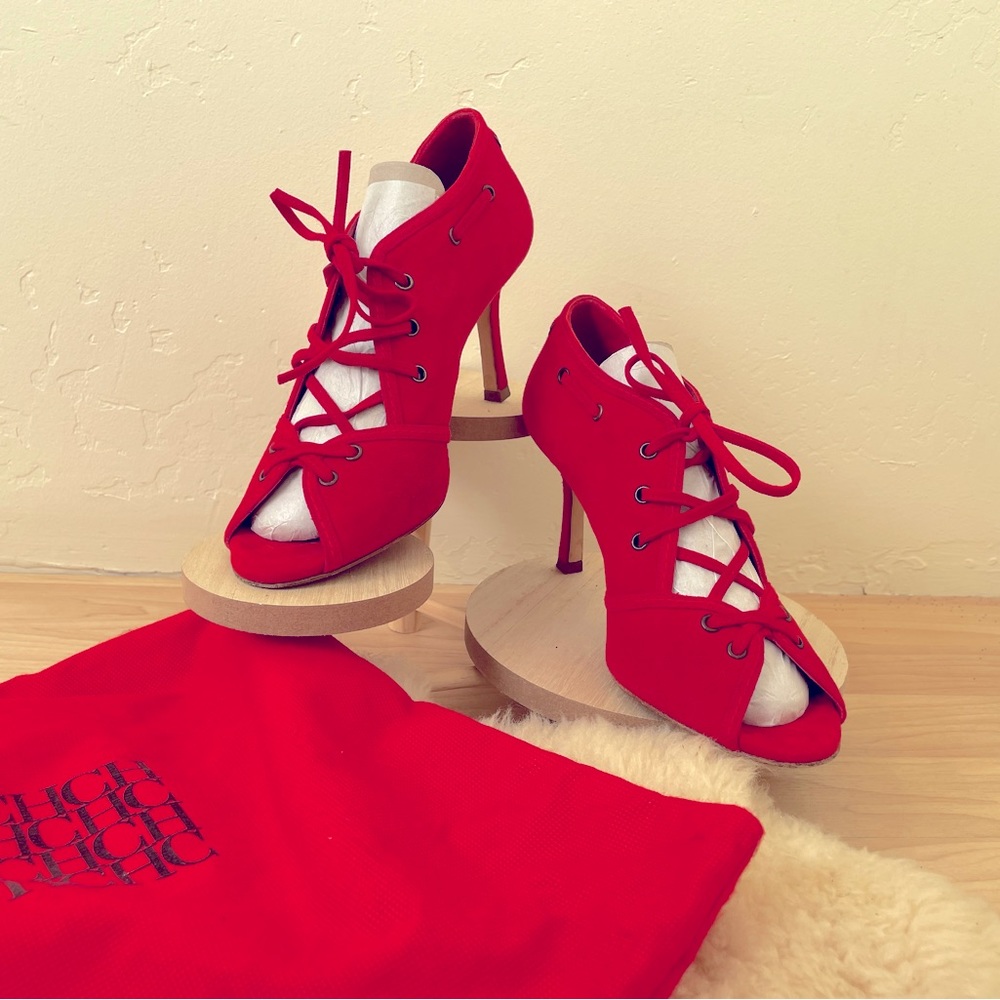 Carolina Herrera red suede open toe lace up pump in excellent condition size 7